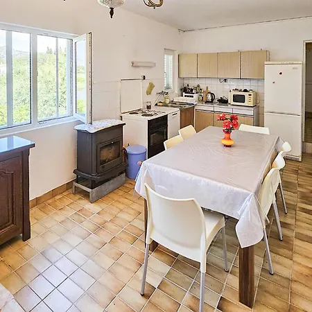 Vakantiehuis 3 Bedroom Lovely In Opuzen (Dubrovnik-Neretva)